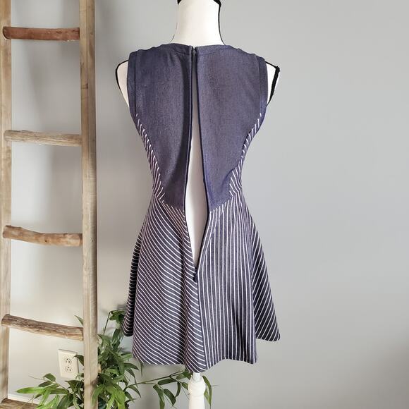 BCBGeneration Sleeveless Blue Denim Striped A Line Dress Size 4 - Picture 3 of 9